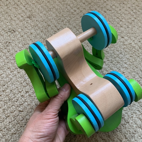 Melissa & Doug - First Play Frolicking Frog Wooden Pull Toy - Picture 5 of 5